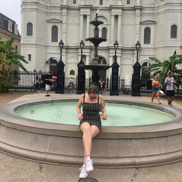 Meet your Posher, Taylor - Picture 2 of 4